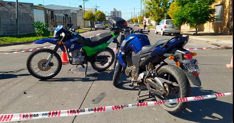 Una moto de la Policiacutea chocoacute y un hombre fue trasladado a una cliacutenica local