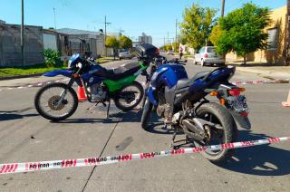 Una moto de la Policiacutea chocoacute y un hombre fue trasladado a una cliacutenica local