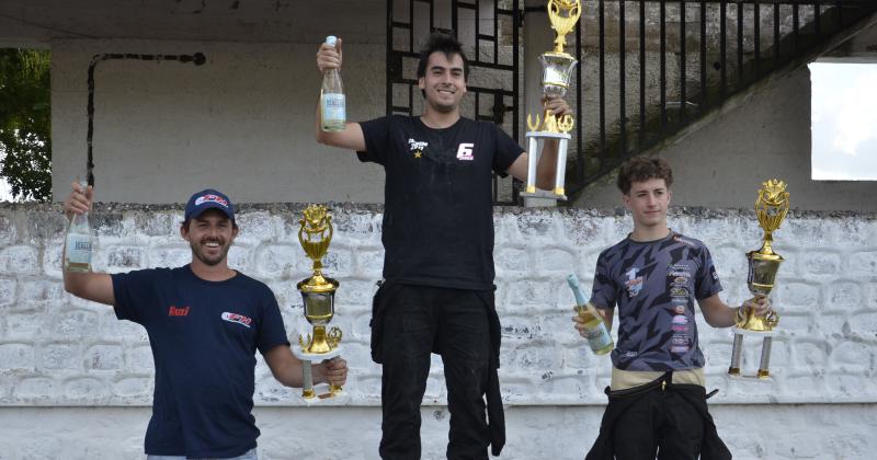 Nicol�s Romero (3º) Emiliano Juez (1º) y Nicol�s Benito (2º) integraron el primer podio de la Monomarca 1100