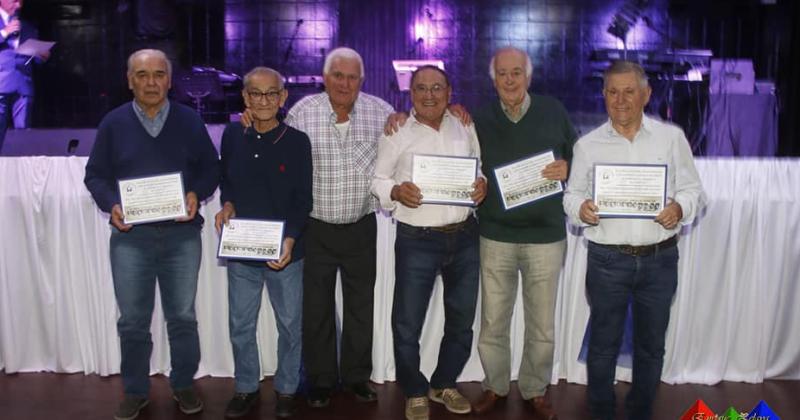 El Fortín reconoció en la fiesta a los campeones de 1962