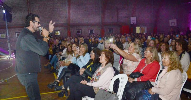 Un excelente show disfrutó el público el viernes en el SUM de Luz y Fuerza