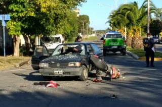 Fuerte choque en Sierra Chica- un motociclista se encuentra en grave estado