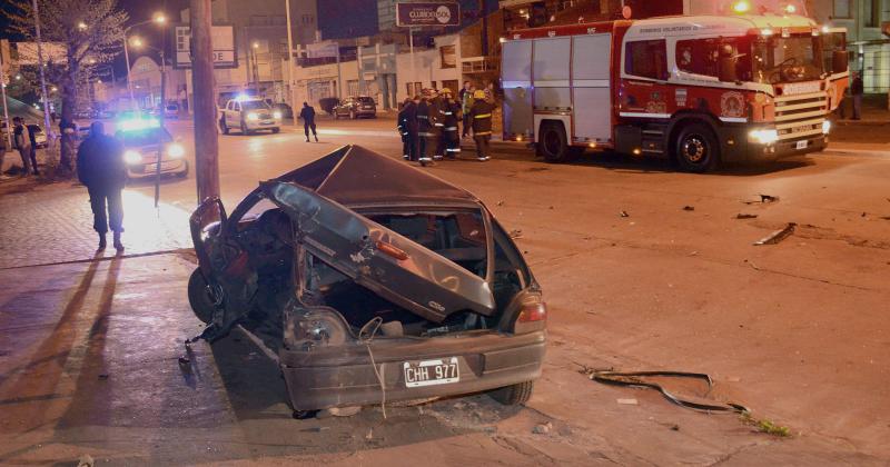 La víctima Nicol�s Carballo fue embestida cuando conducía un Renault Clío en Colón y España