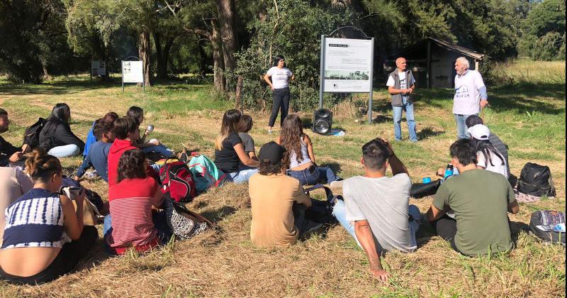 Estudiantes de la FACSO participaron de la actividad y recorrieron Monte Pelloni