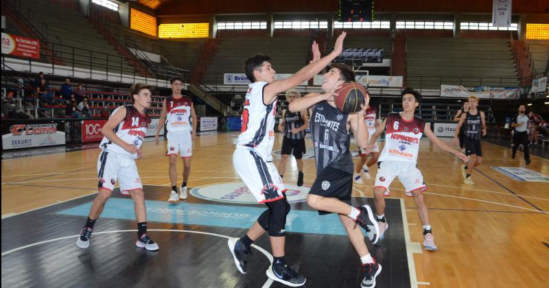 Estudiantes Negro recibió en el Maxigimnasio a Independiente de Tandil