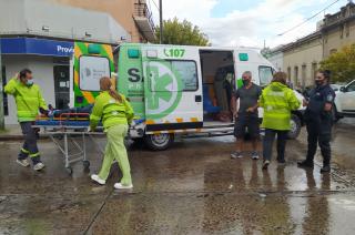 Una mujer resultó herida tras ser embestida por un auto