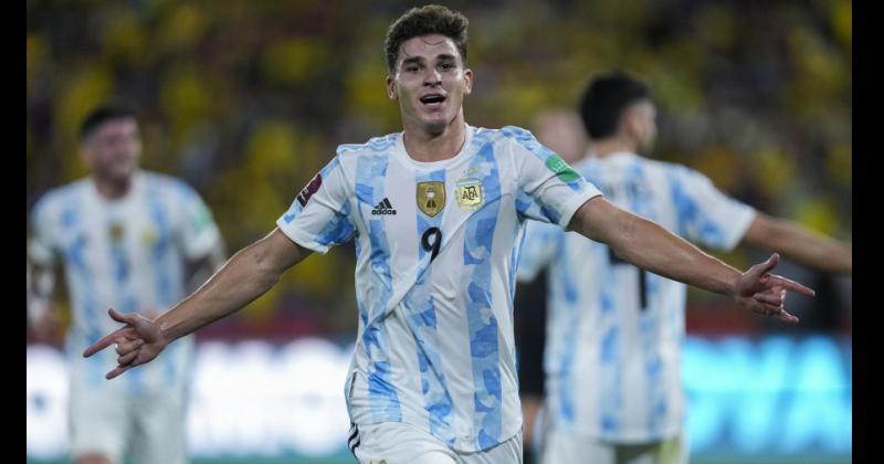 Argentina mantuvo el invicto al empatar con Ecuador