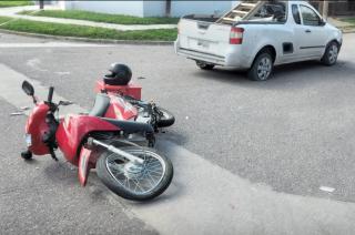 Una motociclista fue hospitalizada tras protagonizar un choque