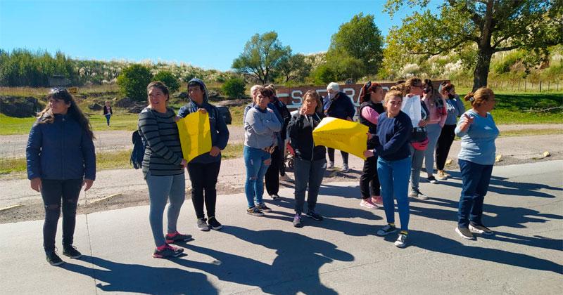 Protesta en el acceso a Sierra Chica- vecinos reclaman un meacutedico de Guardia 