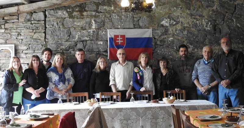 Funcionarios eslovacos visitaron a la colectividad de Sierras Bayas