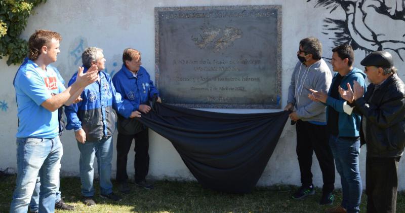 Se inauguró una placa en homenaje a los Veteranos y Caídos en Malvinas