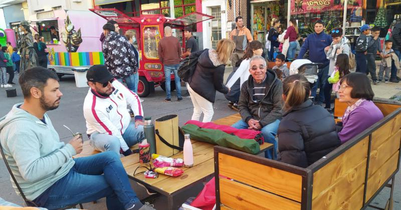 Exitosa segunda edicioacuten de la peatonal Necochea