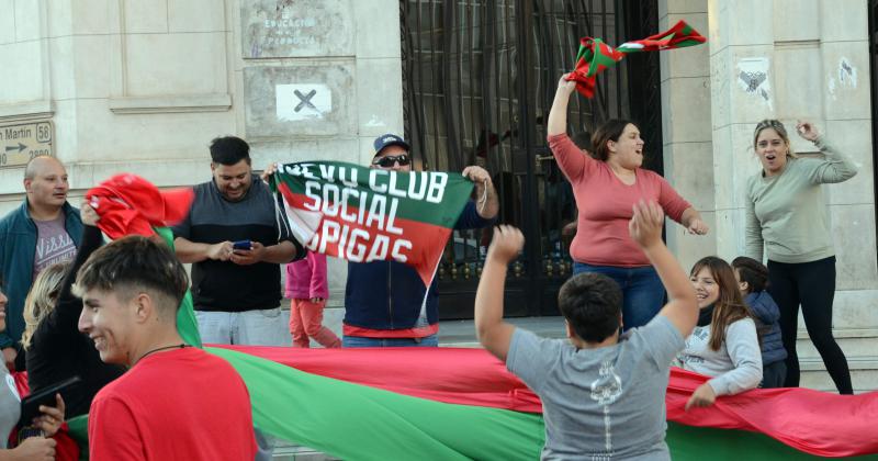 Espigas salió campeón y festejó en la Municipalidad