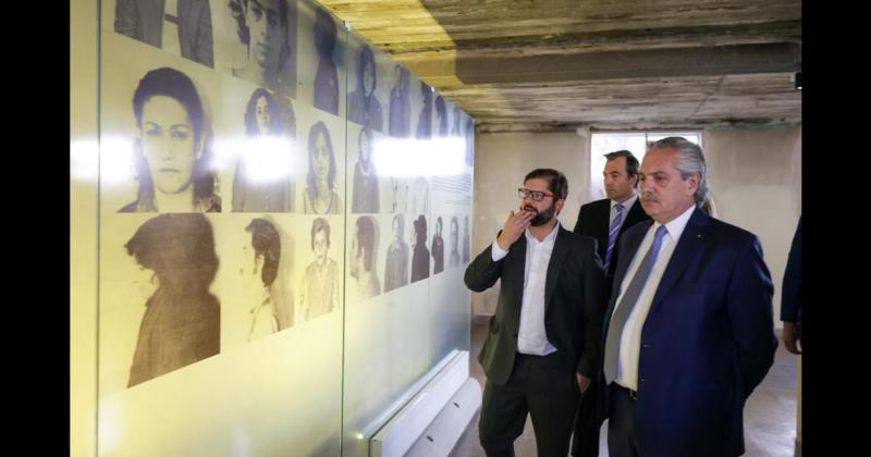 Fernaacutendez y Boric visitaron el Museo Sitio de Memoria ESMA