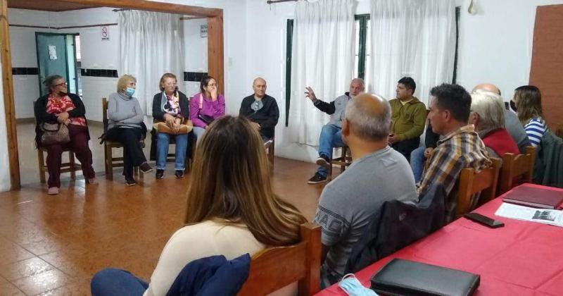 La direccioacuten de Relaciones con la Comunidad se reunioacute con fomentistas y referentes barriales