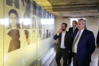 Fernaacutendez y Boric visitaron el Museo Sitio de Memoria ESMA