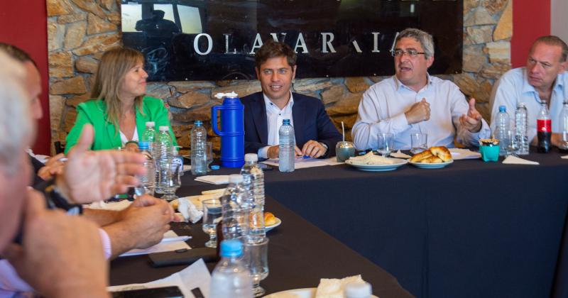 Kicillof se reunioacute con representantes del sector agropecuario en Loma Negra