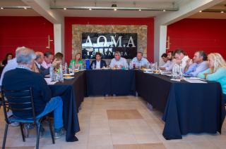 Kicillof se reunioacute con representantes del sector agropecuario en Loma Negra