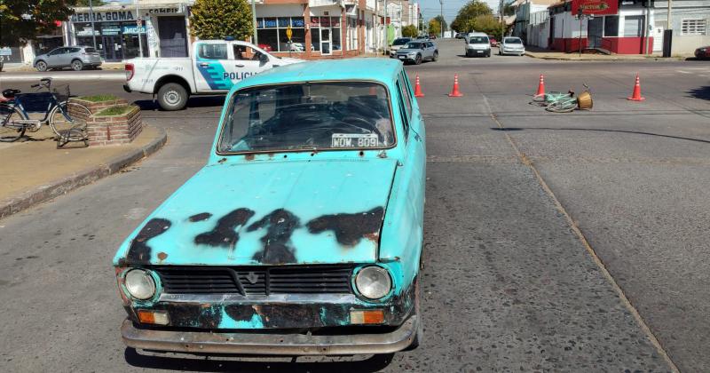 Una ciclista herida tras ser impactada por un auto