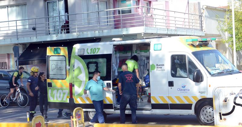 Policiacuteas rescataron a una persona del Arroyo Tapalqueacute en el puente de calle Hornos