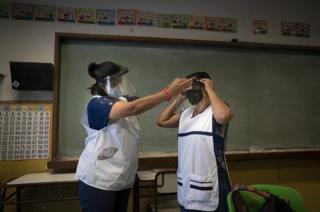 Tres gremios rechazan la extensioacuten horaria de las clases