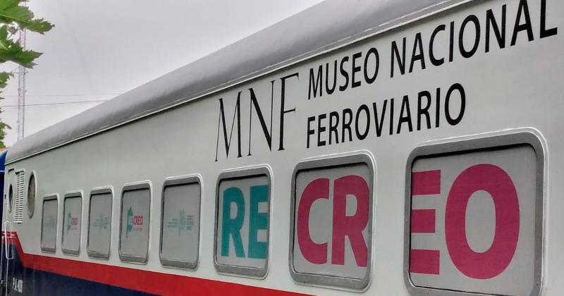 En su paso por Olavarriacutea Damiaacuten Contreras recorrioacute el Tren Museo Itinerante