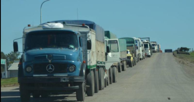 Transportistas de granos inician un paro nacional por tiempo indeterminado