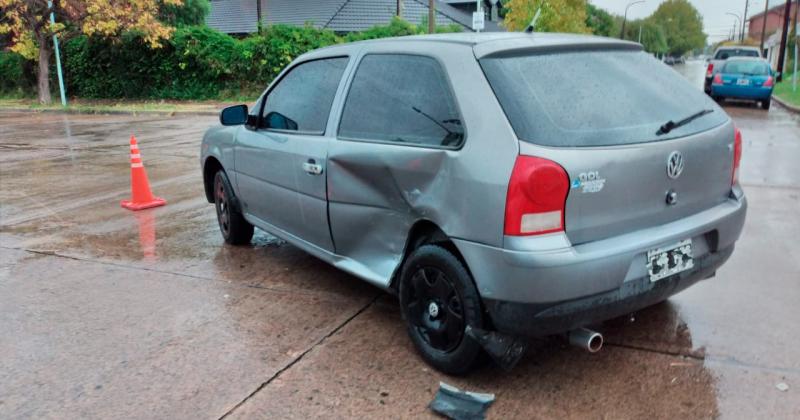 Una mujer sufrió heridas tras un choque entre dos autos