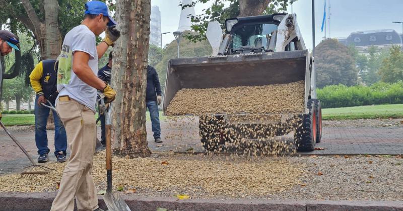 Se realizaron trabajos de mantenimiento en la Plaza Central