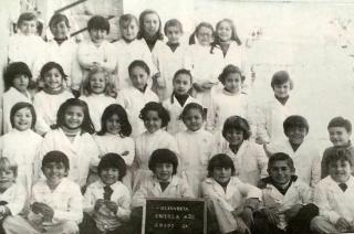 Los alumnos de 2º grado A turno Tarde de la Escuela Nº 32 Ministro Wilde del barrio Luj�n en 1978-