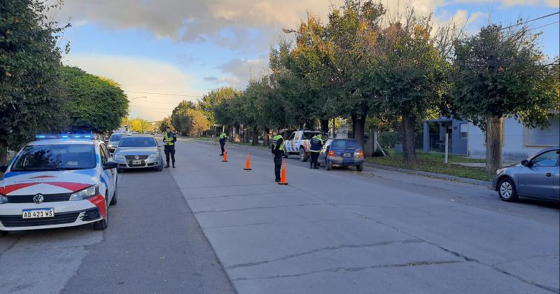 Clausuran una panadería e infraccionan autos mal estacionados