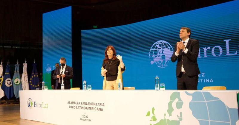 Valicenti participoacute junto a la vicepresidenta en la Asamblea Parlamentaria EuroLat