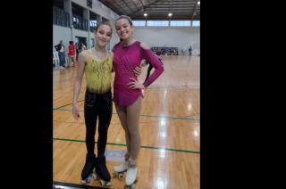 Selene Pereyra y Lola Fern�ndez compiten en un Regional de patín