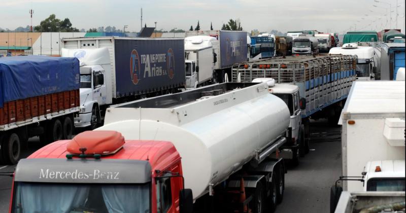 Transportistas de granos levantan el paro tras acordar una suba del 20-en-porciento-