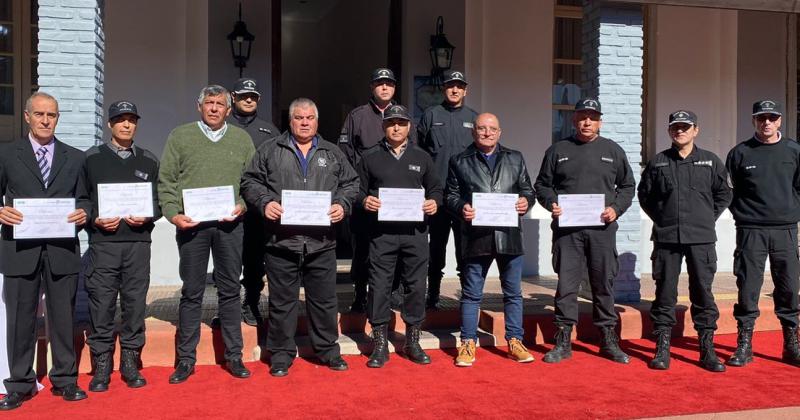 Homenajearon a los 13 agentes que fueron rehenes en el motín de Sierra Chica