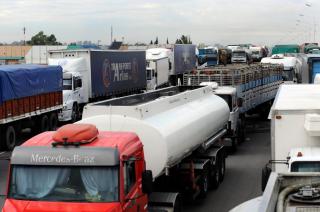 Transportistas de granos levantan el paro tras acordar una suba del 20-en-porciento-