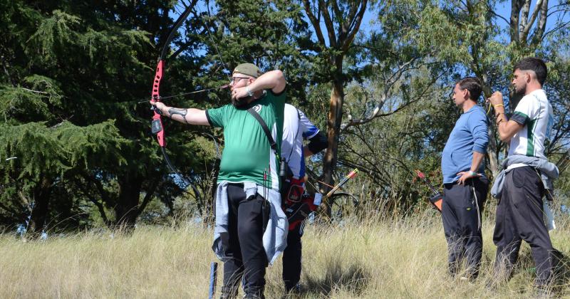 La competencia cuenta con la presencia de 135 deportistas