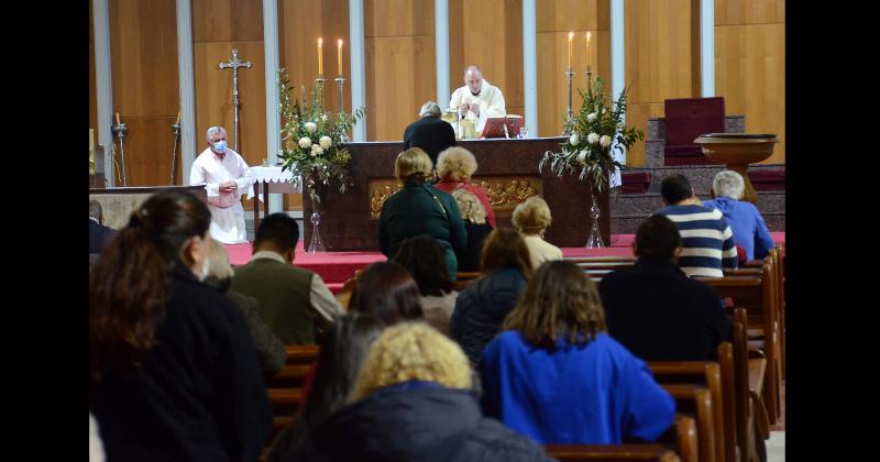 En la tarde del viernes se realizó un vía crucis desde el Santuario Monte Viggiano hasta el Parque Alberdi