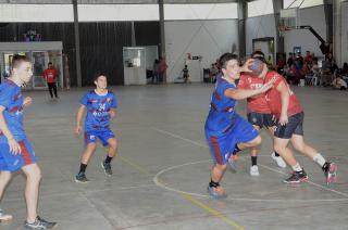 Estudiantes sigue en competencia