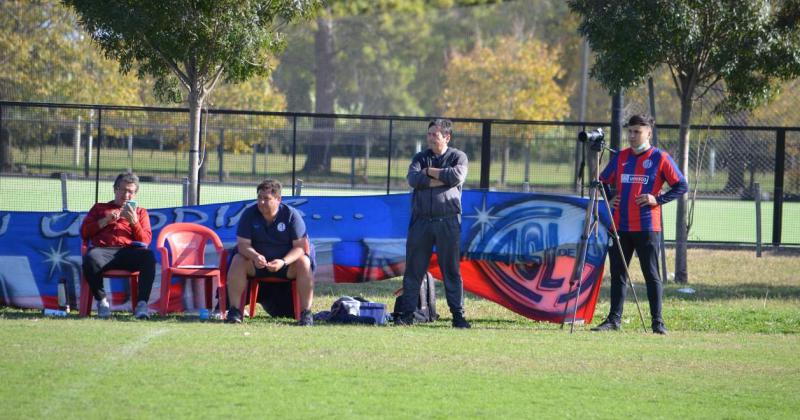 San Lorenzo analizó a los futbolistas locales