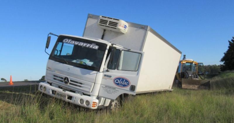 Camionero olavarriense resultoacute ileso tras protagonizar un choque en la Ruta 3