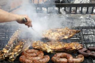 Coacuterdoba- una mujer denuncioacute a sus vecinos porque comen asado todos los diacuteas