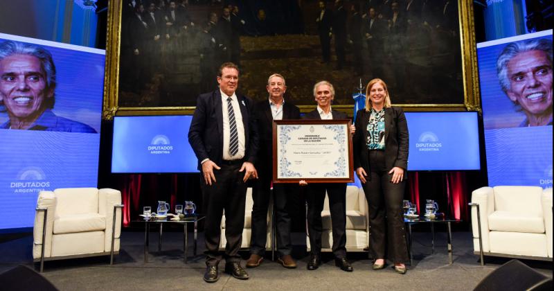 Diputados- se entregó la mención de honor Dr Juan Bautista Alberdi a Jairo