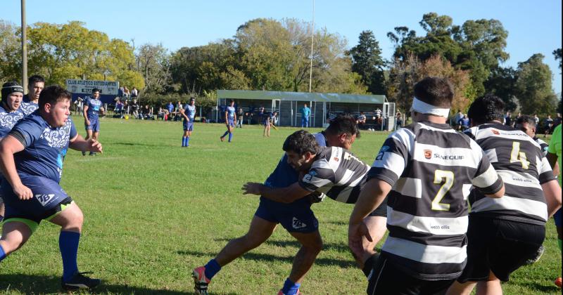 Estudiantes ganoacute el duelo local