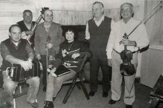 Un ensayo del Quinteto Típico Municipal y Lety Paternostro antes de presentarse en el Teatro Municipal el 1 de mayo de 1995