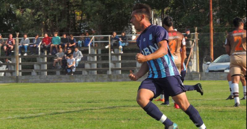 En Primera Racing derrotó 2 a 1 a Platense con dos goles de Diego Popp