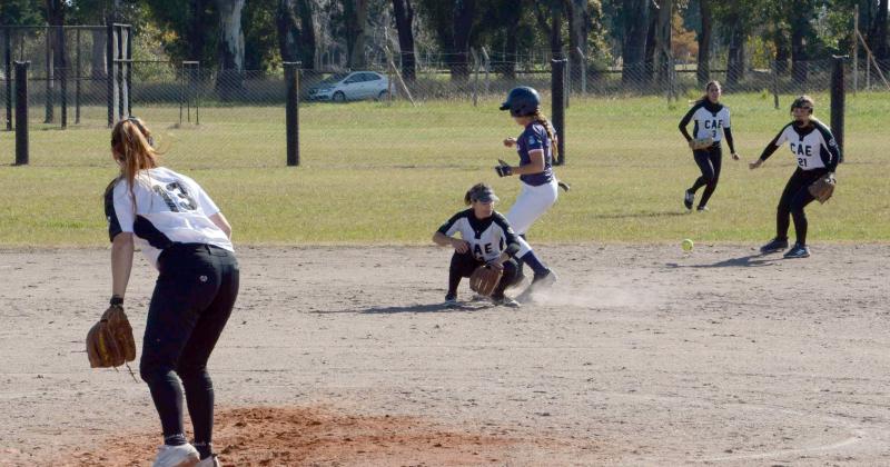 Estudiantes ganoacute los dos juegos