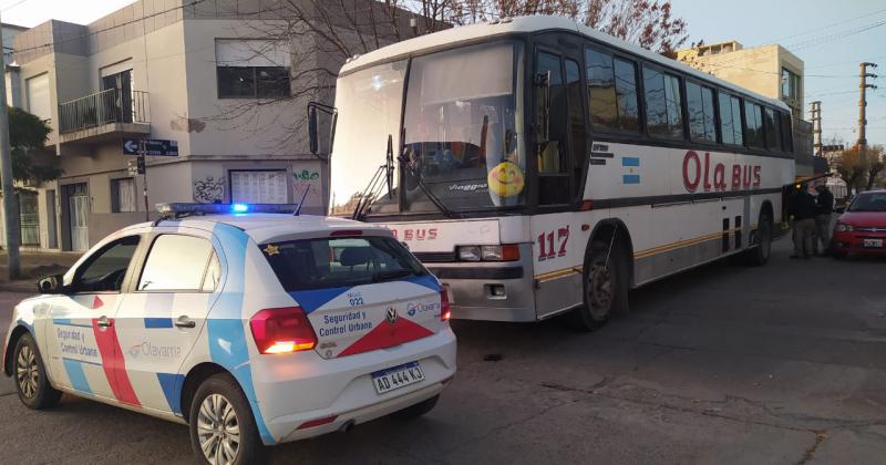 Un colectivo sufrioacute un desperfecto y quedoacute parado en la Avenida