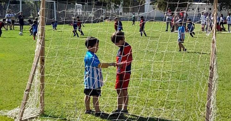 El club Lilaacuten participoacute de un encuentro de escuelitas de fuacutetbol en La Madrid