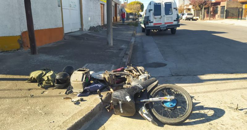 Dos motociclistas hospitalizados tras un choque